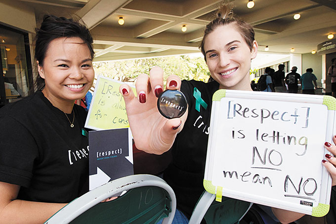 UH Women's Center volunteers Brittany Kalahiki (left) and Danielle Berger, both master's students in social work, tabling at UH Manoa earlier this week NATHALIE WALKER PHOTO